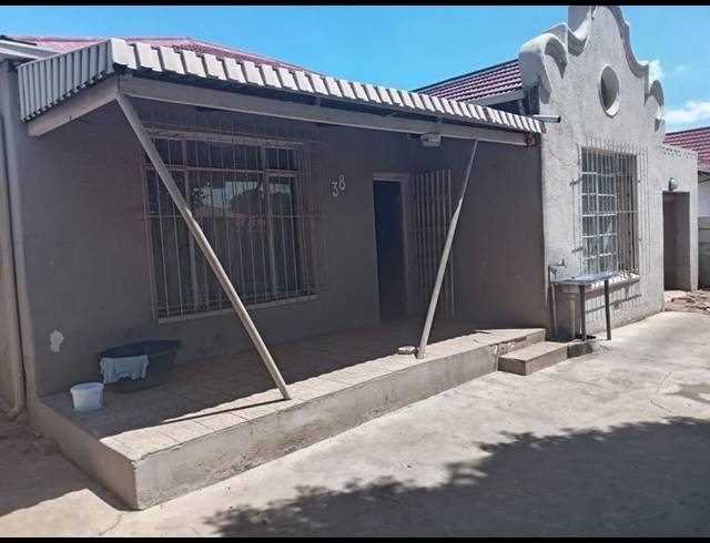 12 BEDROOM HOUSE FOR SALE IN GEDULD